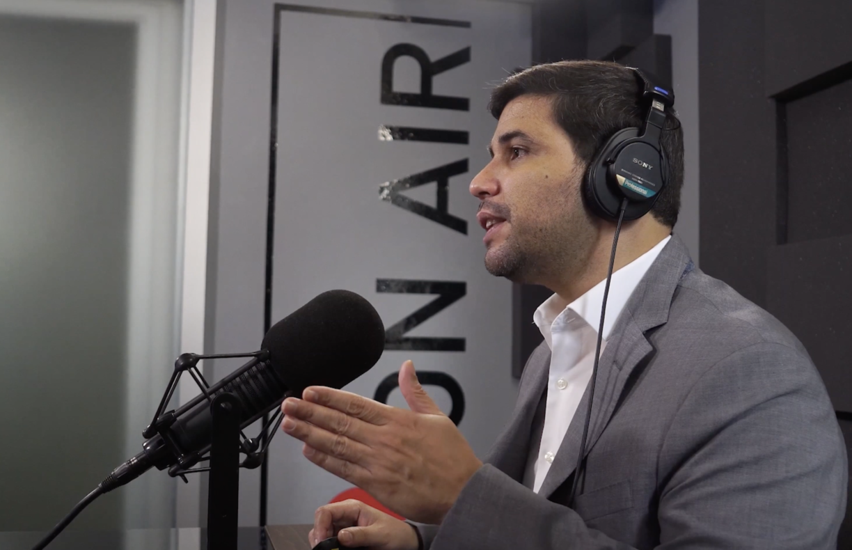 Empresario tecnológico advierte sobre peligros de la autoexplotación en la Era Digital